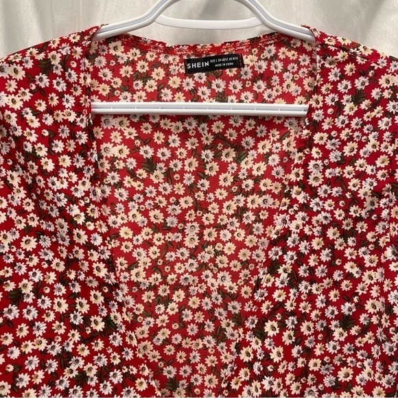 NWOT Red tie up daisy festival crop top - Picture 3 of 6